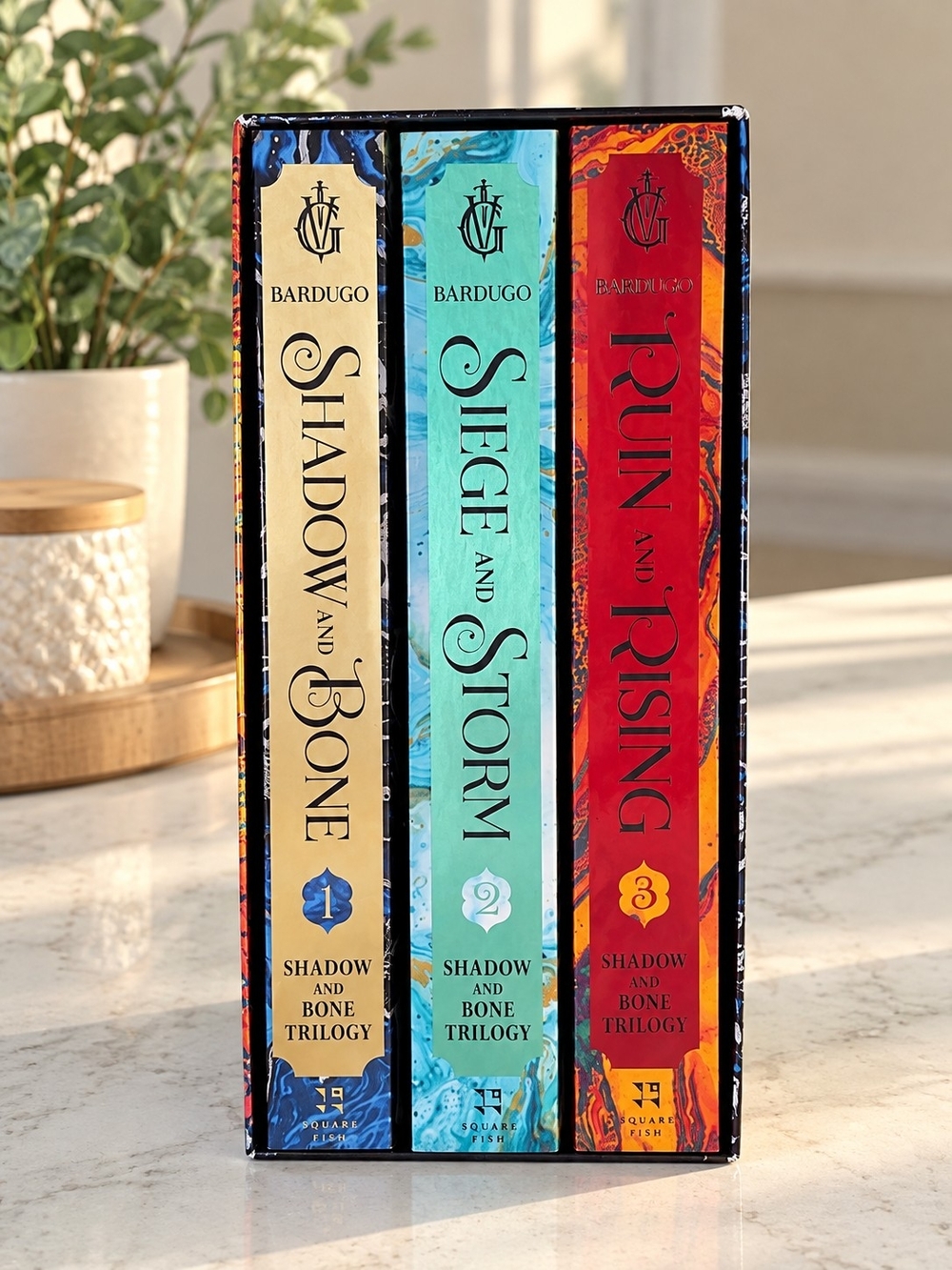 Shadow and Bone Trilogy Box Set - Gold, Teal, Red